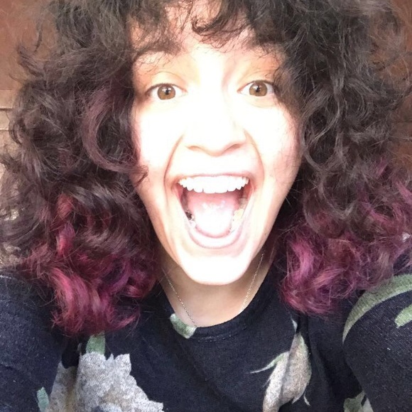 Meet your Posher, Dalia - Picture 2 of 2